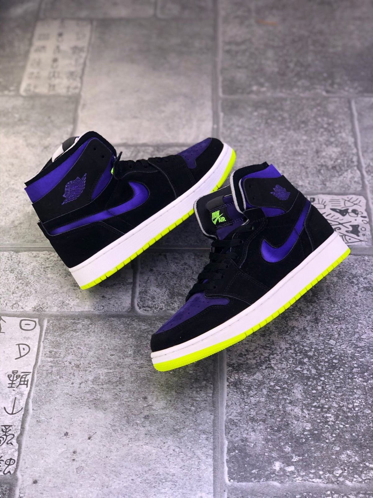 Nike Air Jordan 1 Zoom Air CMFT Lemon Venom Plum in Purple - product image from the listing.