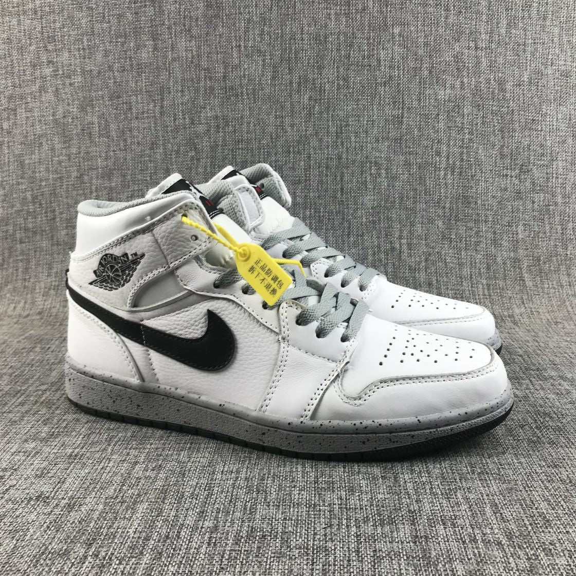 White Grey Dot Sneakers - Air Jordan 1 Retro High OG - product image from the listing.