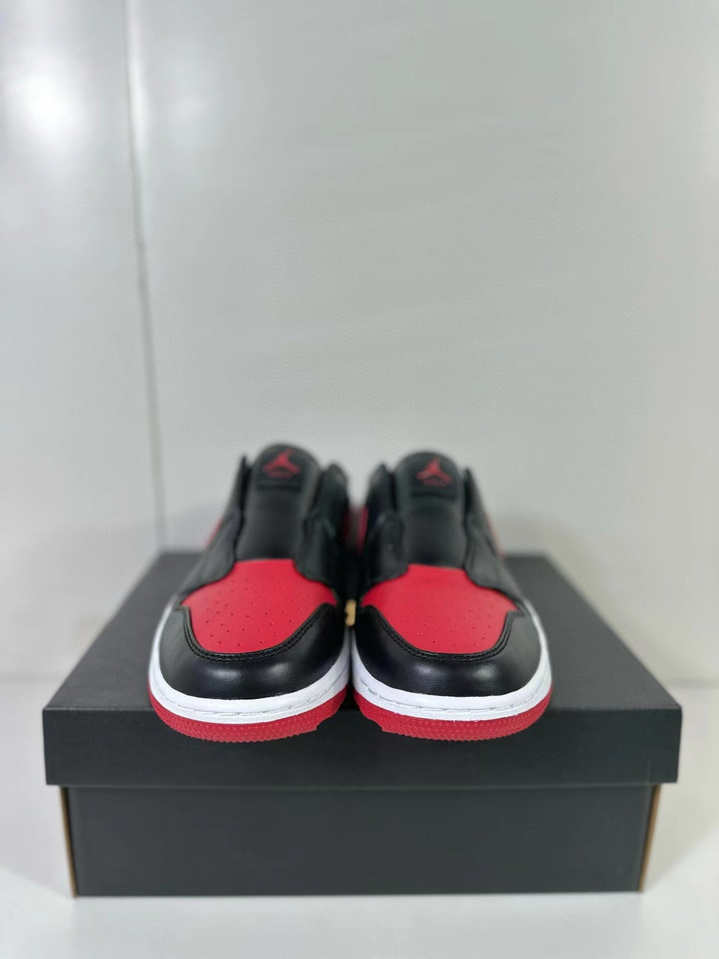 Air Jordan 1 Mule Bred Black Red FJ1214-001 - product image from the listing.