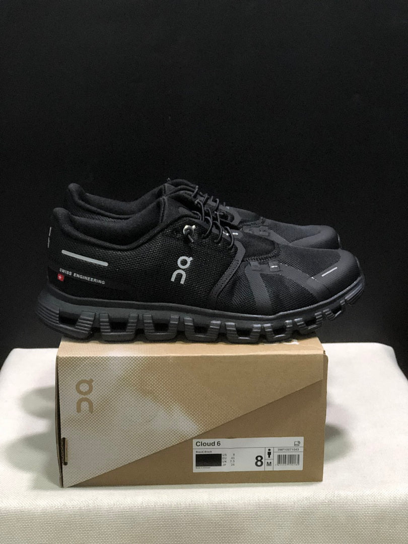On Cloud 6 Sneakers in Black - product image from the listing.