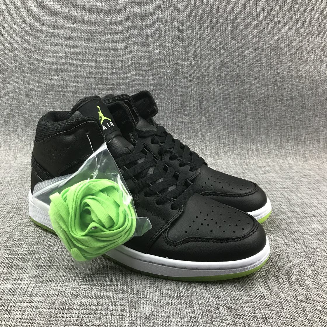 Strap Black and Fluorescent Green Sneaker - Jordan 1 High 364770-007 - product image from the listing.