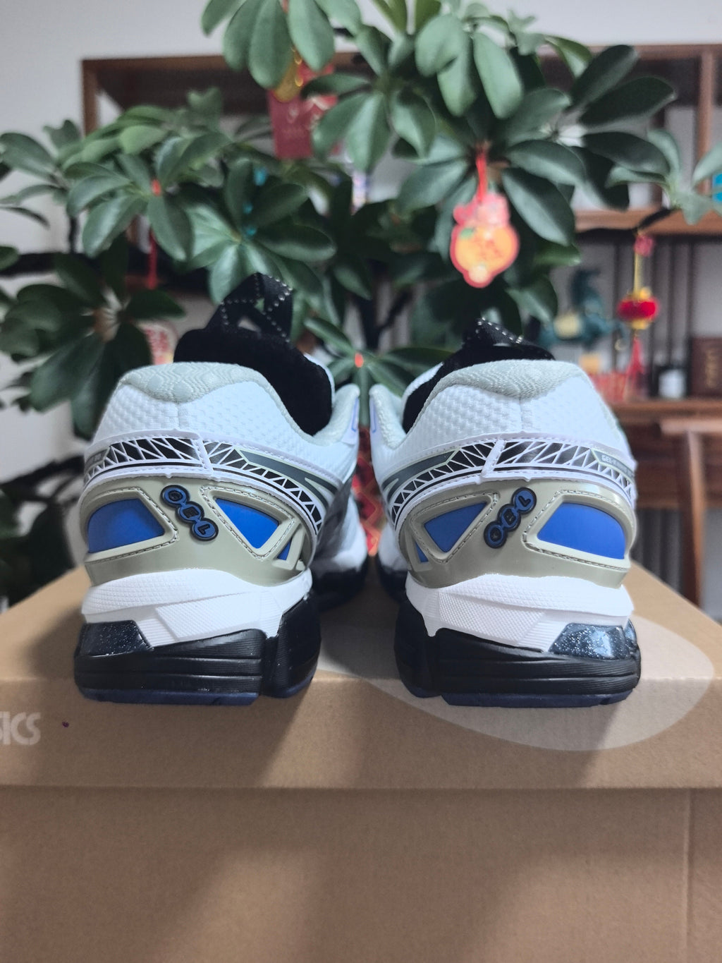N7 Sneakers in White and Gray - product image from the listing.