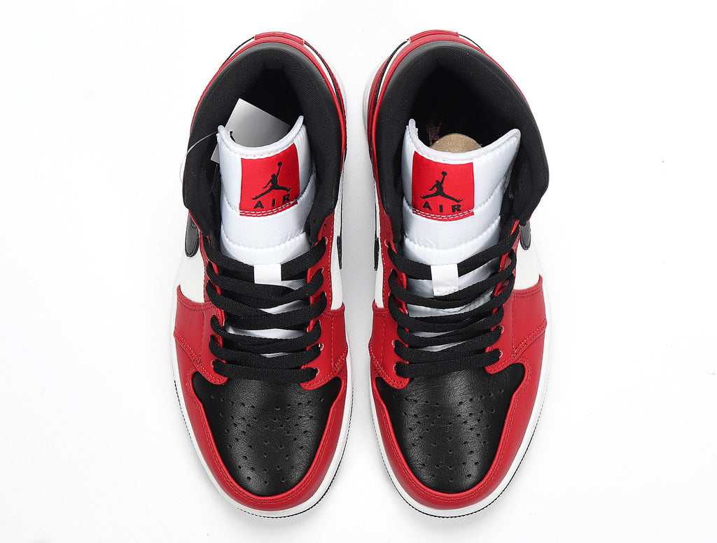 Air Jordan 1 High Chicago Sneakers in Red White Black 554724-069 - product image from the listing.