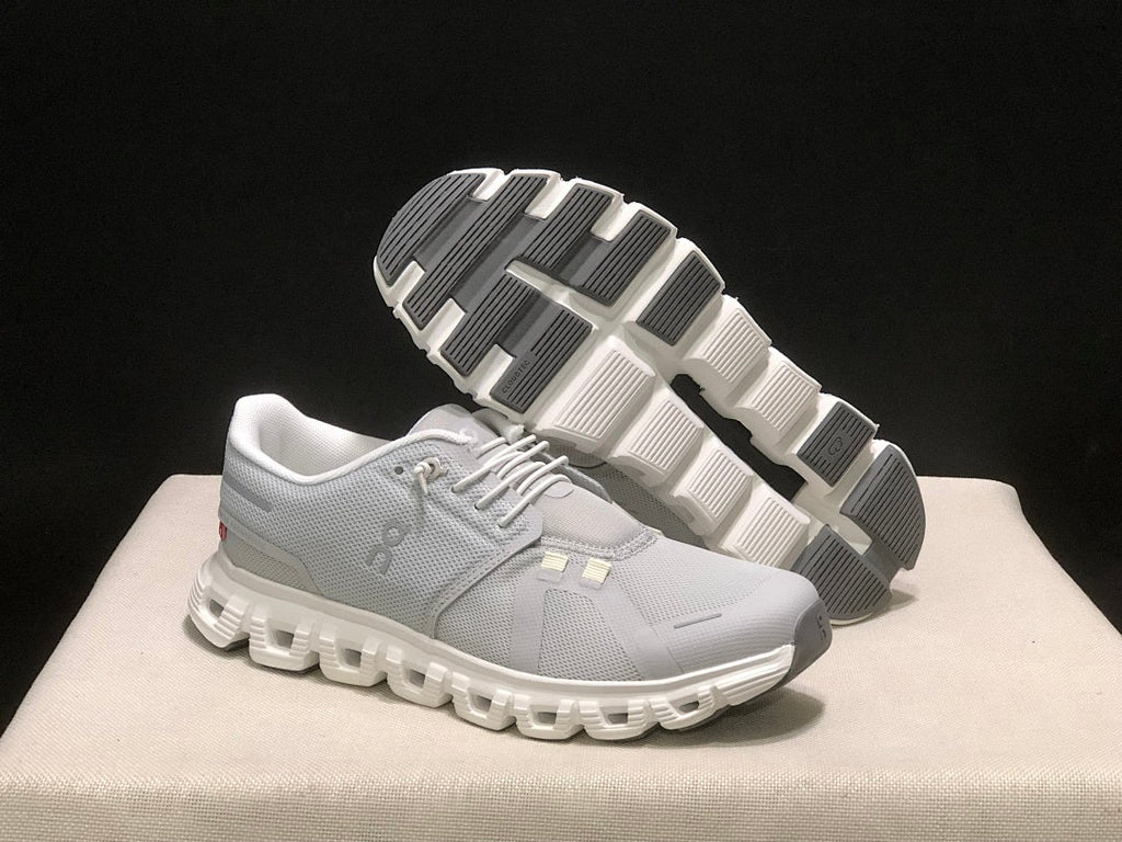 On Cloud 6 Sneakers in Gray and White - product image from the listing.