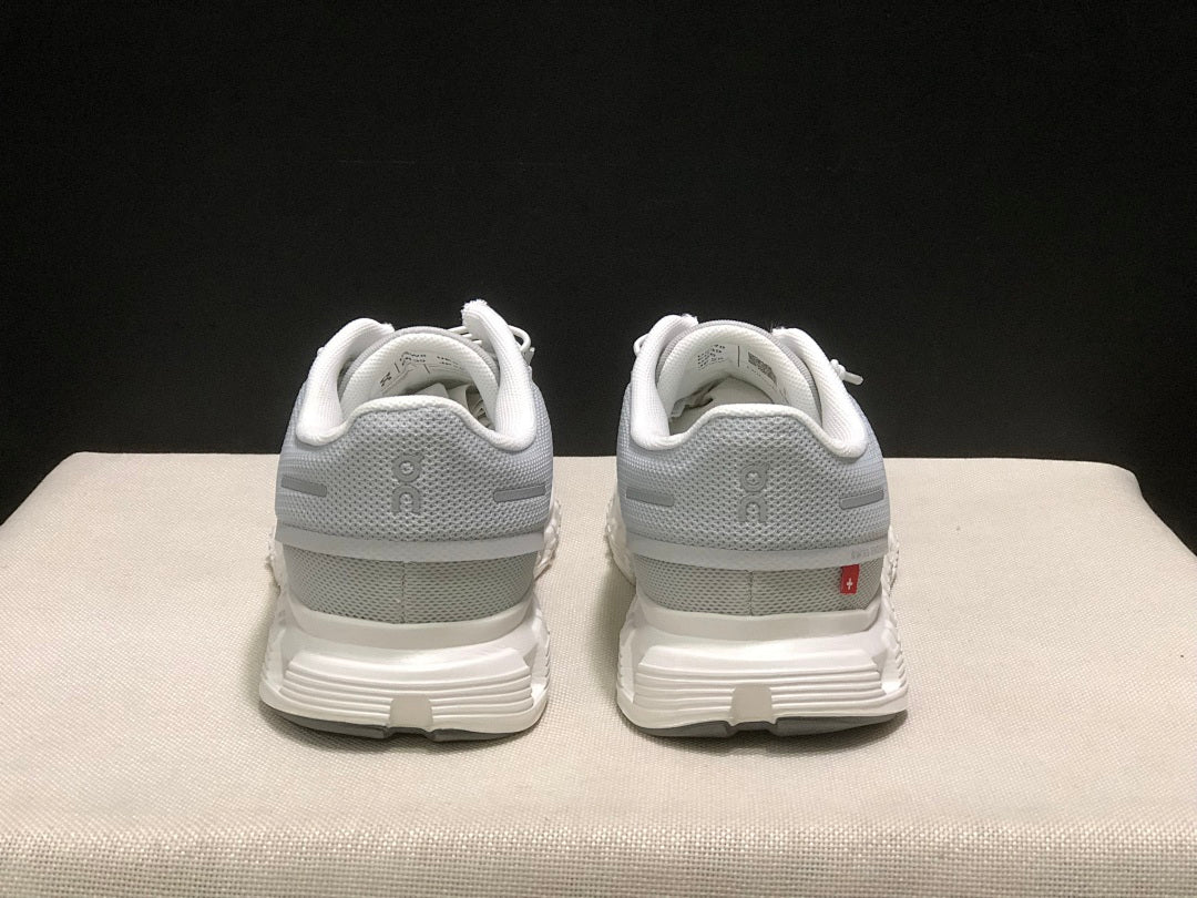 On Cloud 6 Sneakers in Gray and White - product image from the listing.