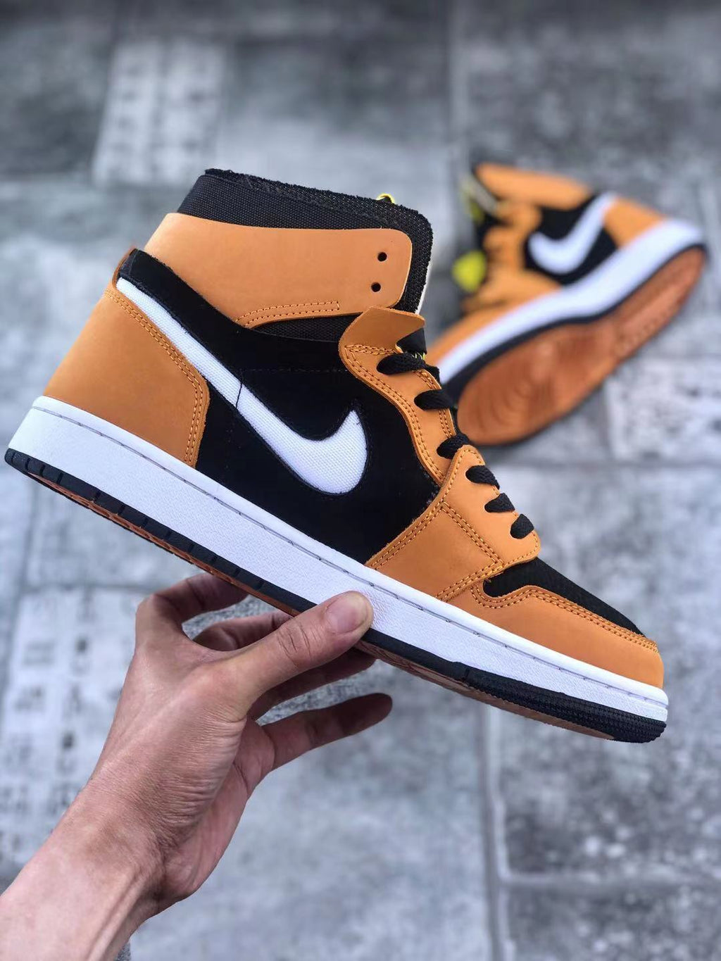 Air Jordan 1 Zoom CMFT Monarch Orange CT0978-002 - product image from the listing.