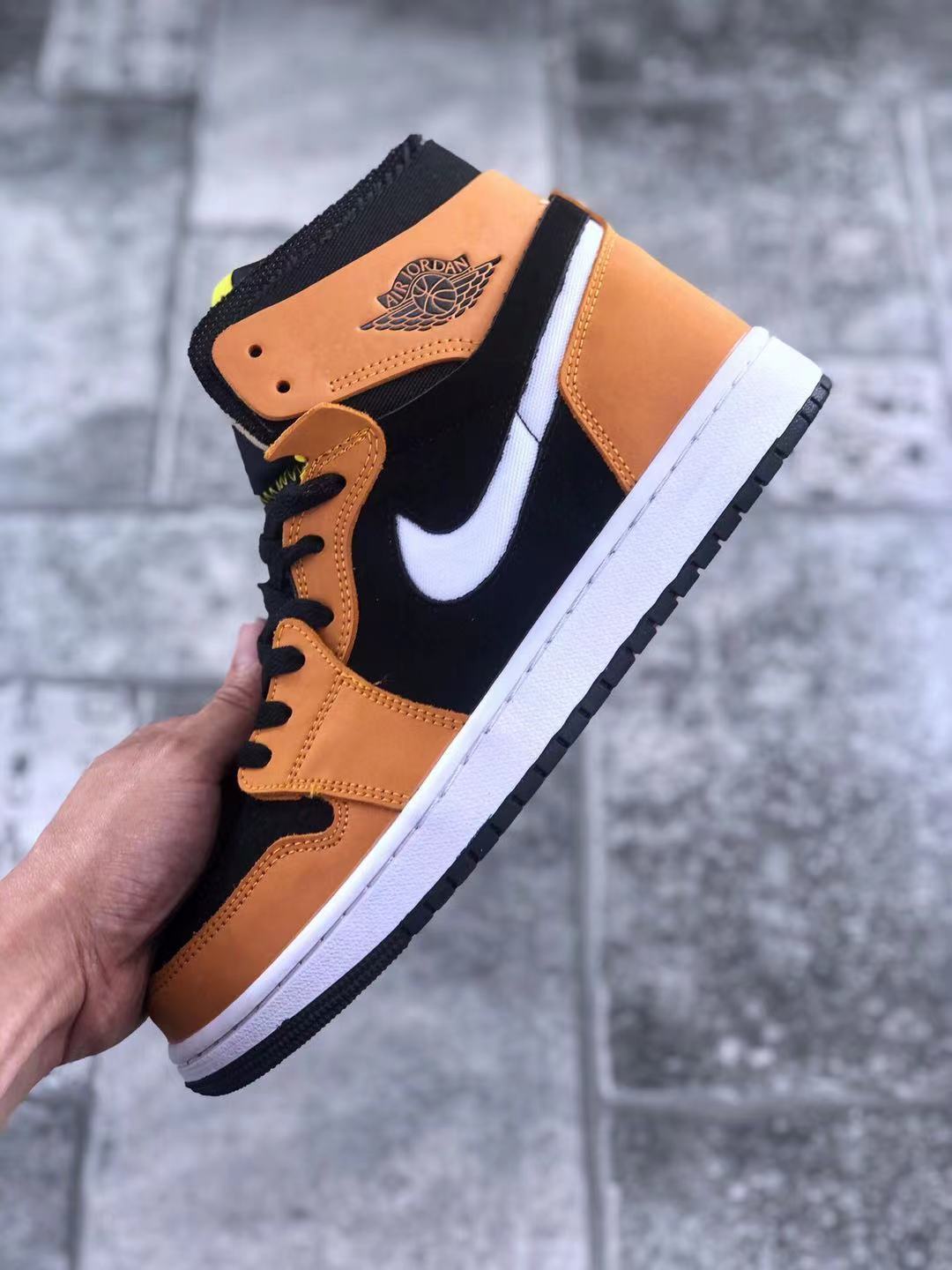 Air Jordan 1 Zoom CMFT Monarch Orange CT0978-002 - product image from the listing.
