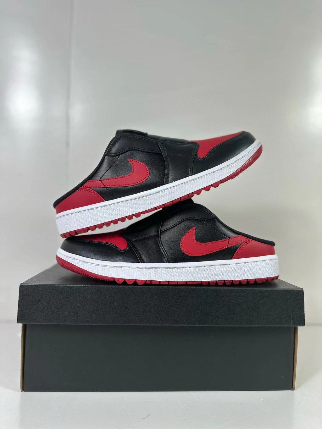 Air Jordan 1 Mule Bred Black Red FJ1214-001 - product image from the listing.