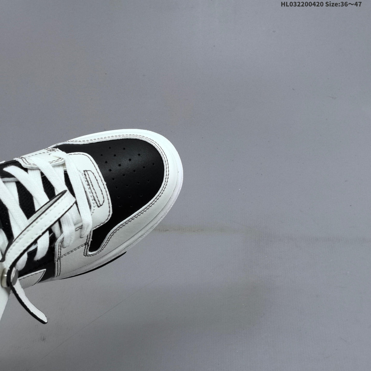 White and Black Off-White Arrows Low-Top Sneakers - product image from the listing.