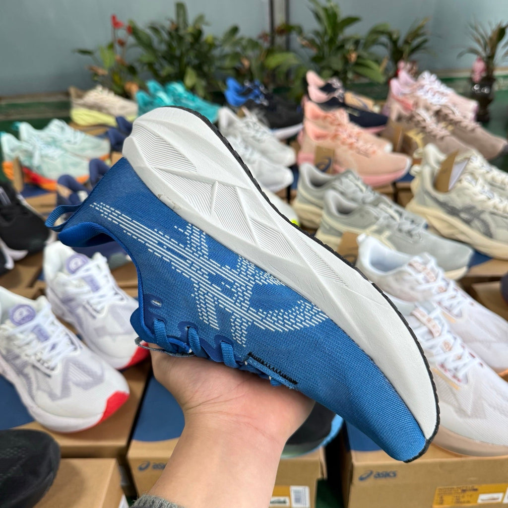 ASICS Novablast 5 LE Running Shoes in Blue 1011B974-403 - product image from the listing.
