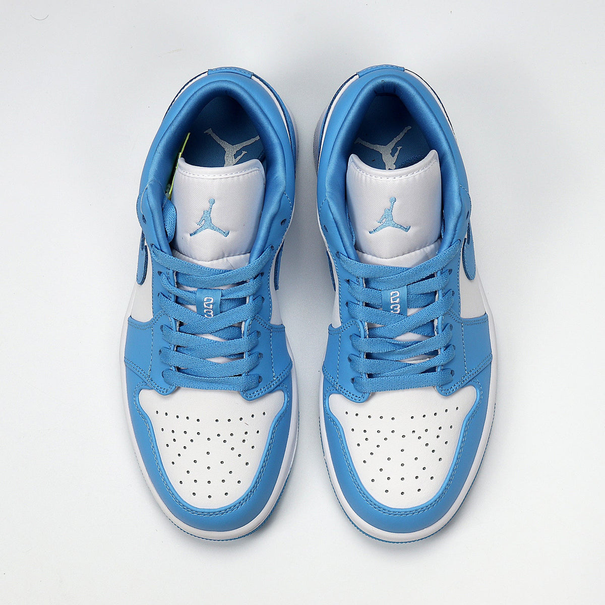 Nike Dunk Low North Carolina Sneakers in Blue AO9944-441 - product image from the listing.