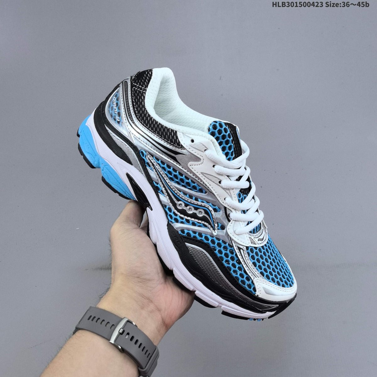 Saucony ProGrid Omni 9 Retro Sneakers for Running - product image from the listing.