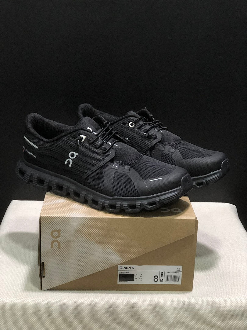 On Cloud 6 Sneakers in Black - product image from the listing.