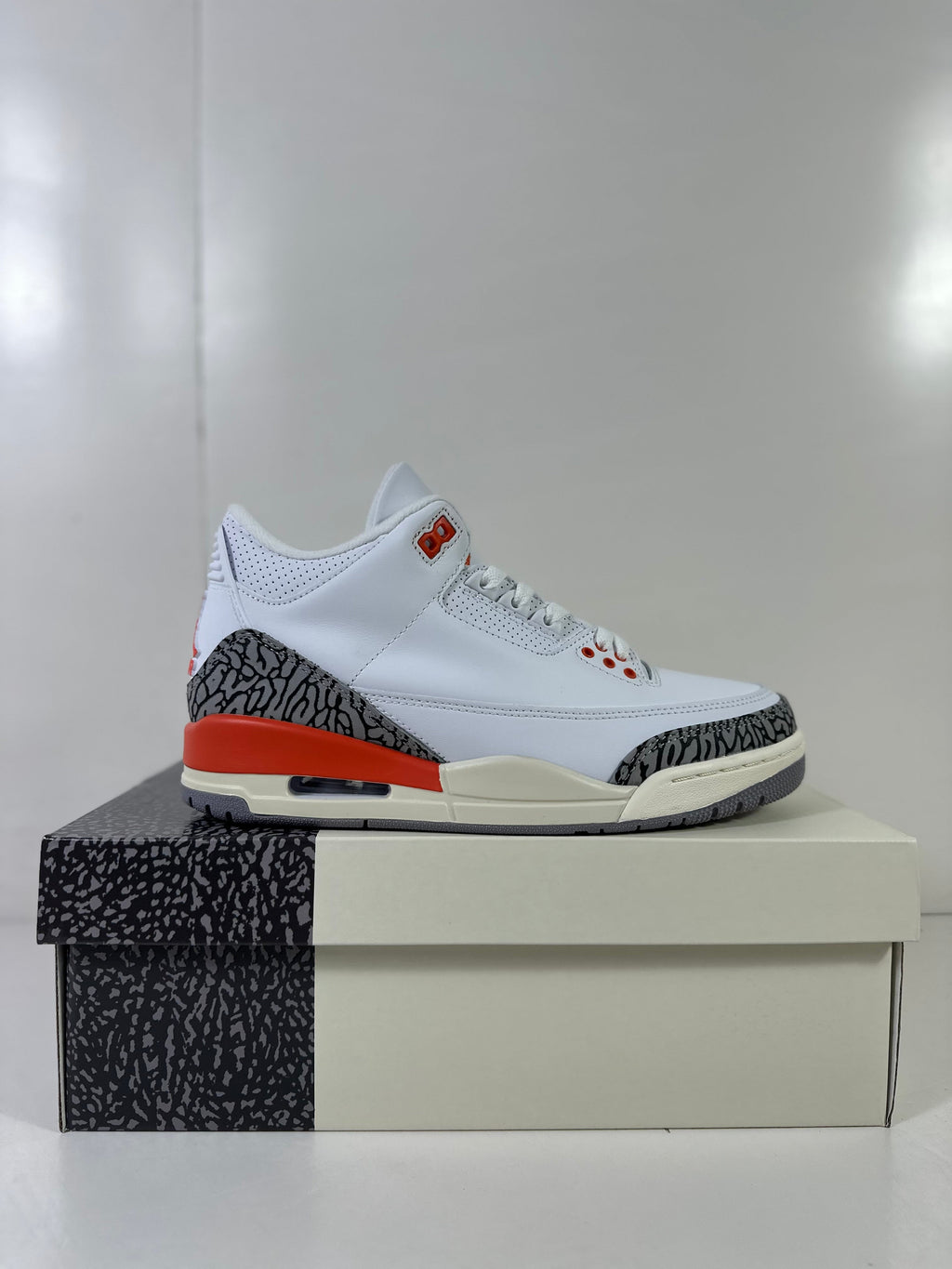 Air Jordan 3 Retro WMNS Georgia Peach Sneakers - product image from the listing.