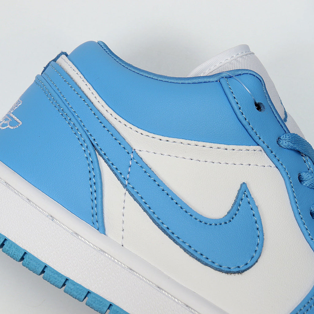 Nike Dunk Low North Carolina Sneakers in Blue AO9944-441 - product image from the listing.