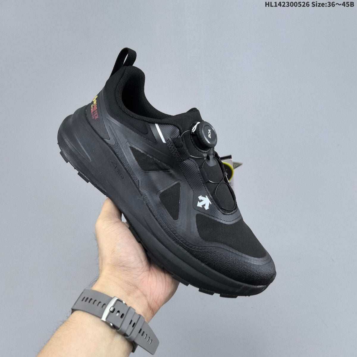 Descente LAVITATE 3.0 WIRE GTX Low-Top Sneakers in Black - product image from the listing.