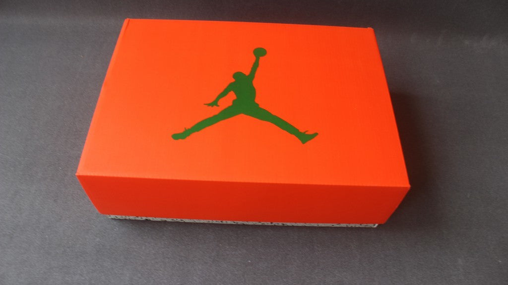 Air Jordan 6 Gatorade Basketball Sneakers in White Orange - product image from the listing.