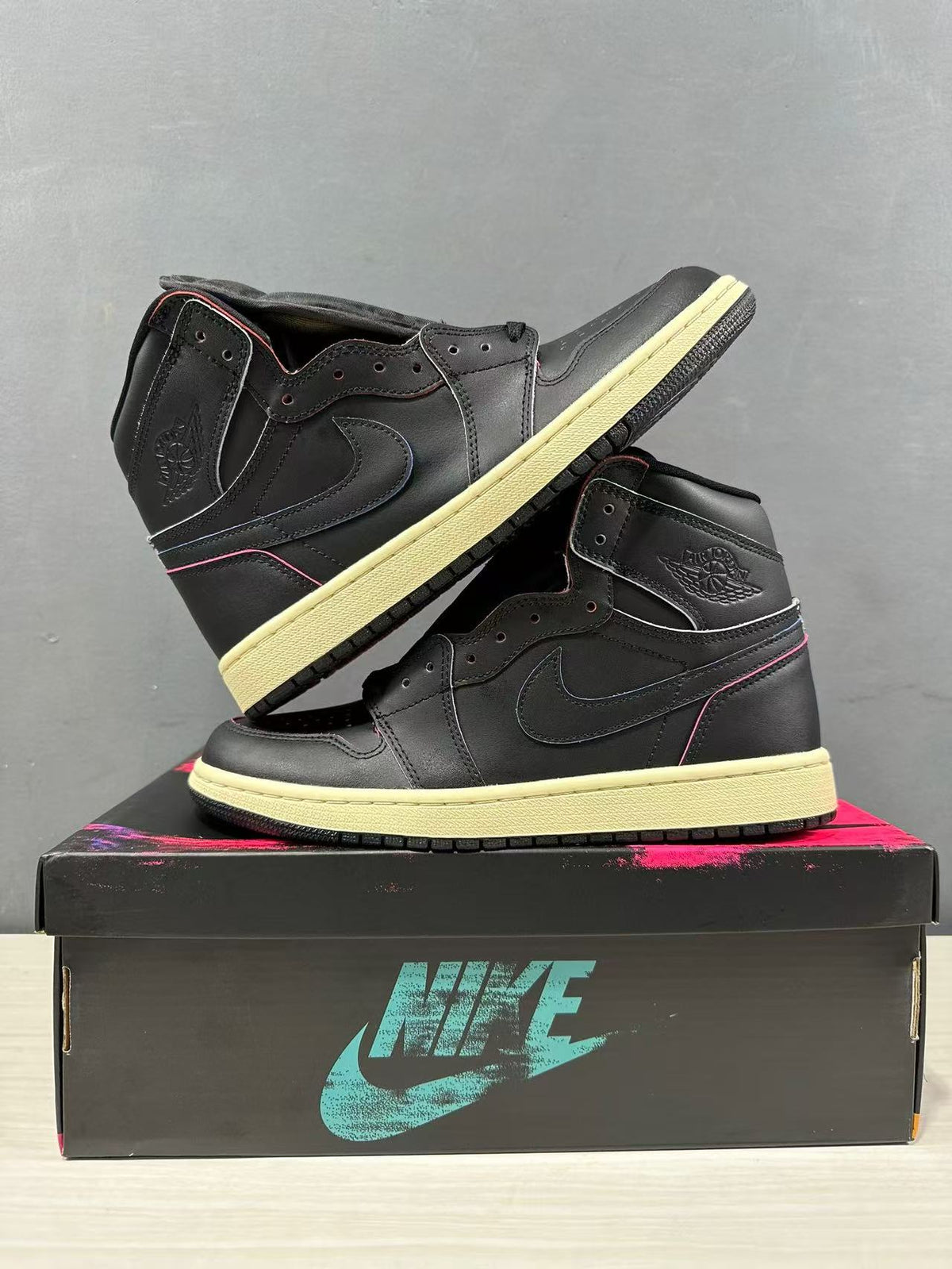 Air Jordan 1 High OG Black Muslin DZ5485-002 - product image from the listing.
