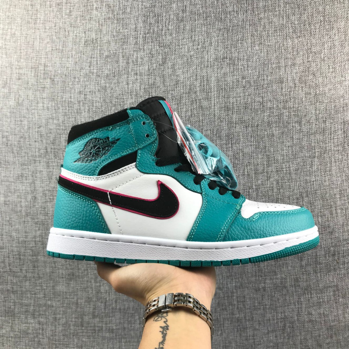 South Coast Toes Sneakers - Air Jordan 1 Retro High OG - product image from the listing.
