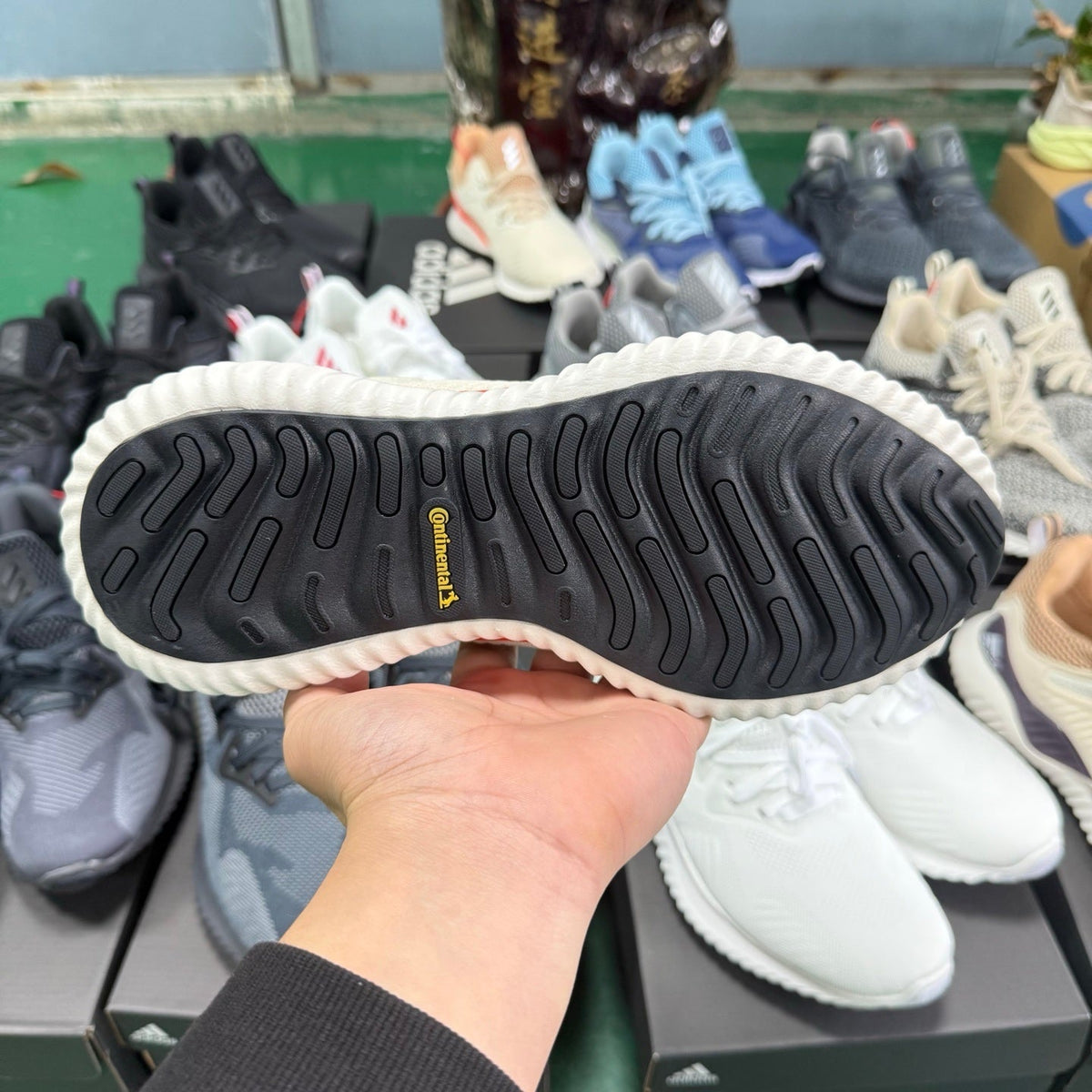 Adidas Alphabounce HPC AMS M Sneakers in Cream - product image from the listing.
