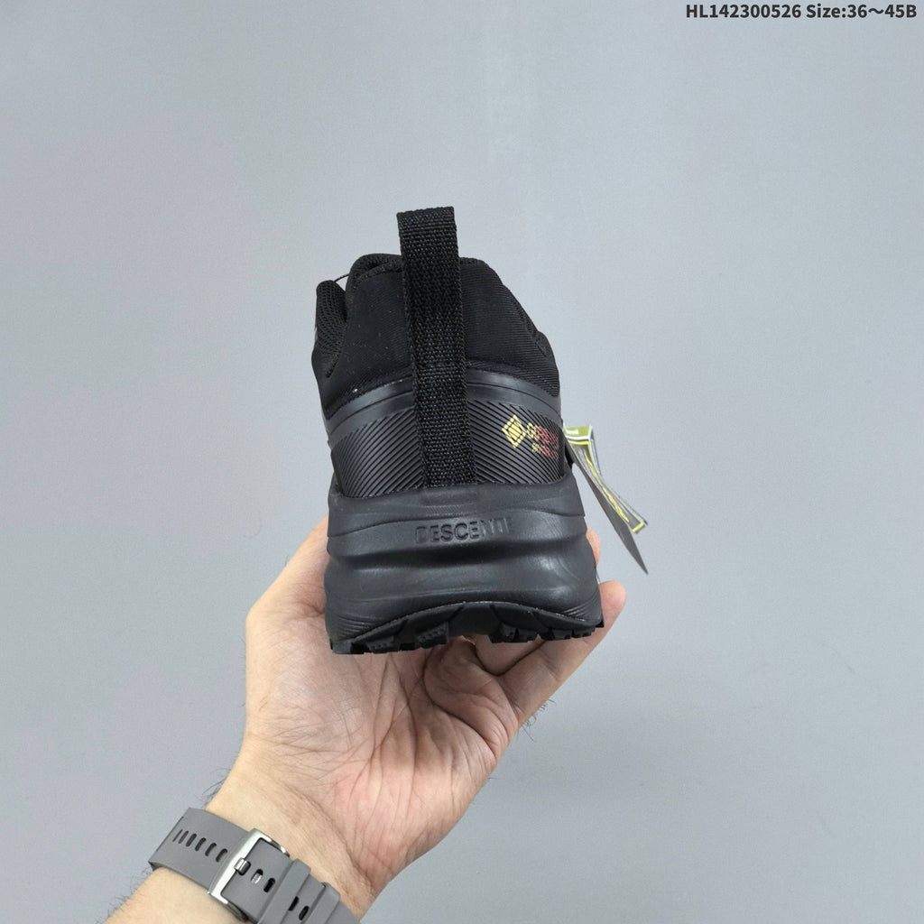 Descente LAVITATE 3.0 WIRE GTX Low-Top Sneakers in Black - product image from the listing.