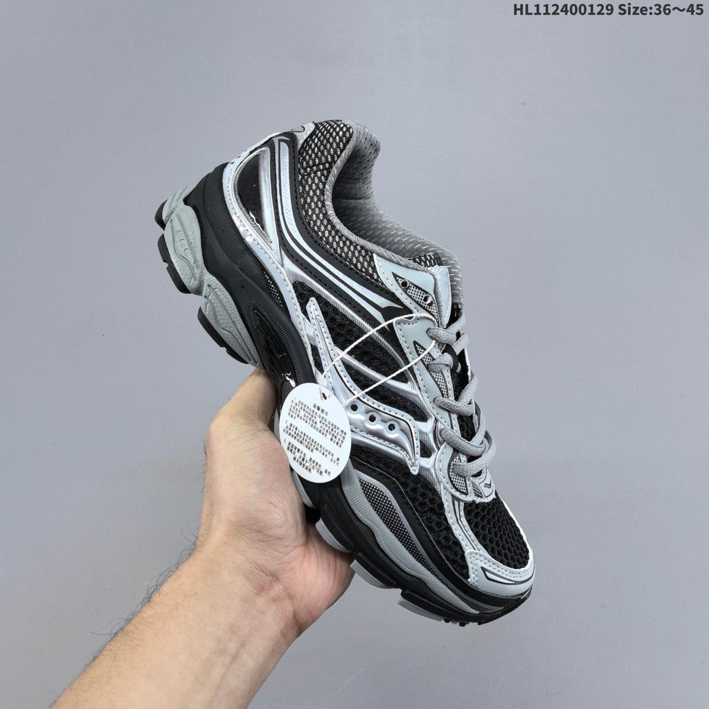 Saucony ProGrid Omni 9 Retro Sneakers for Running - product image from the listing.