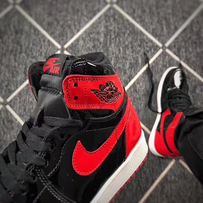 Black Red Mirror-Effect Sneakers - Jordan 1 High - product image from the listing.