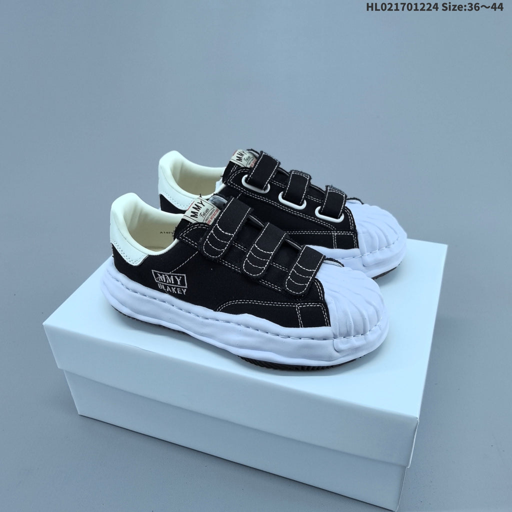 Maison MIHARA YASUHIRO Blakey Low Sneakers in Black White - product image from the listing.