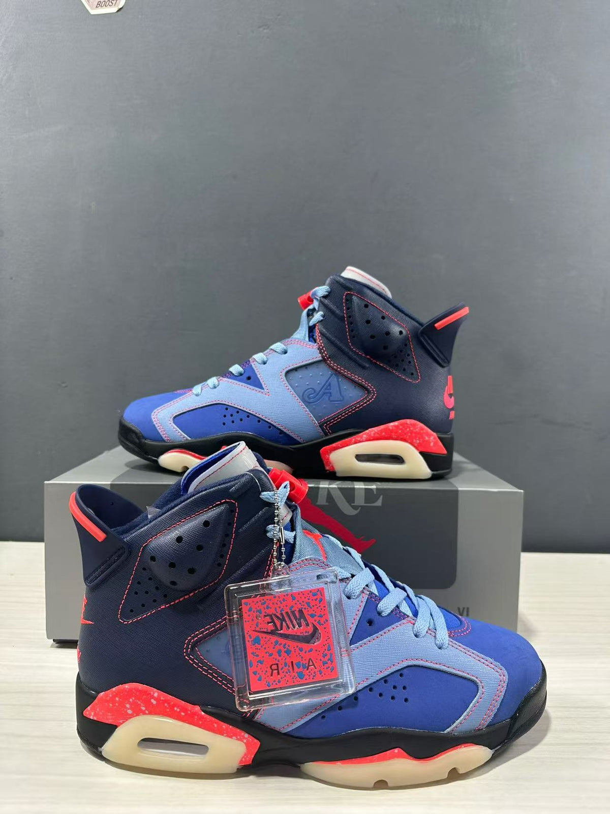 Jordan 6 Retro High-Top Sneakers in Blue IQ5706-400 - product image from the listing.