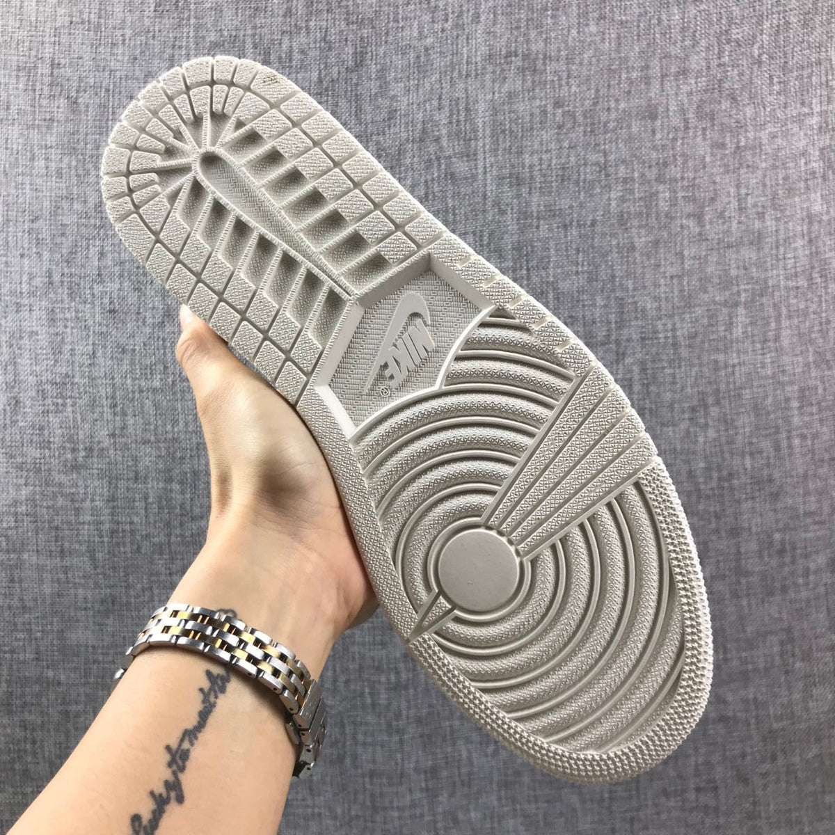 Jordan 1 Mid SE Sneakers in Grey Purple 852842-203 - product image from the listing.