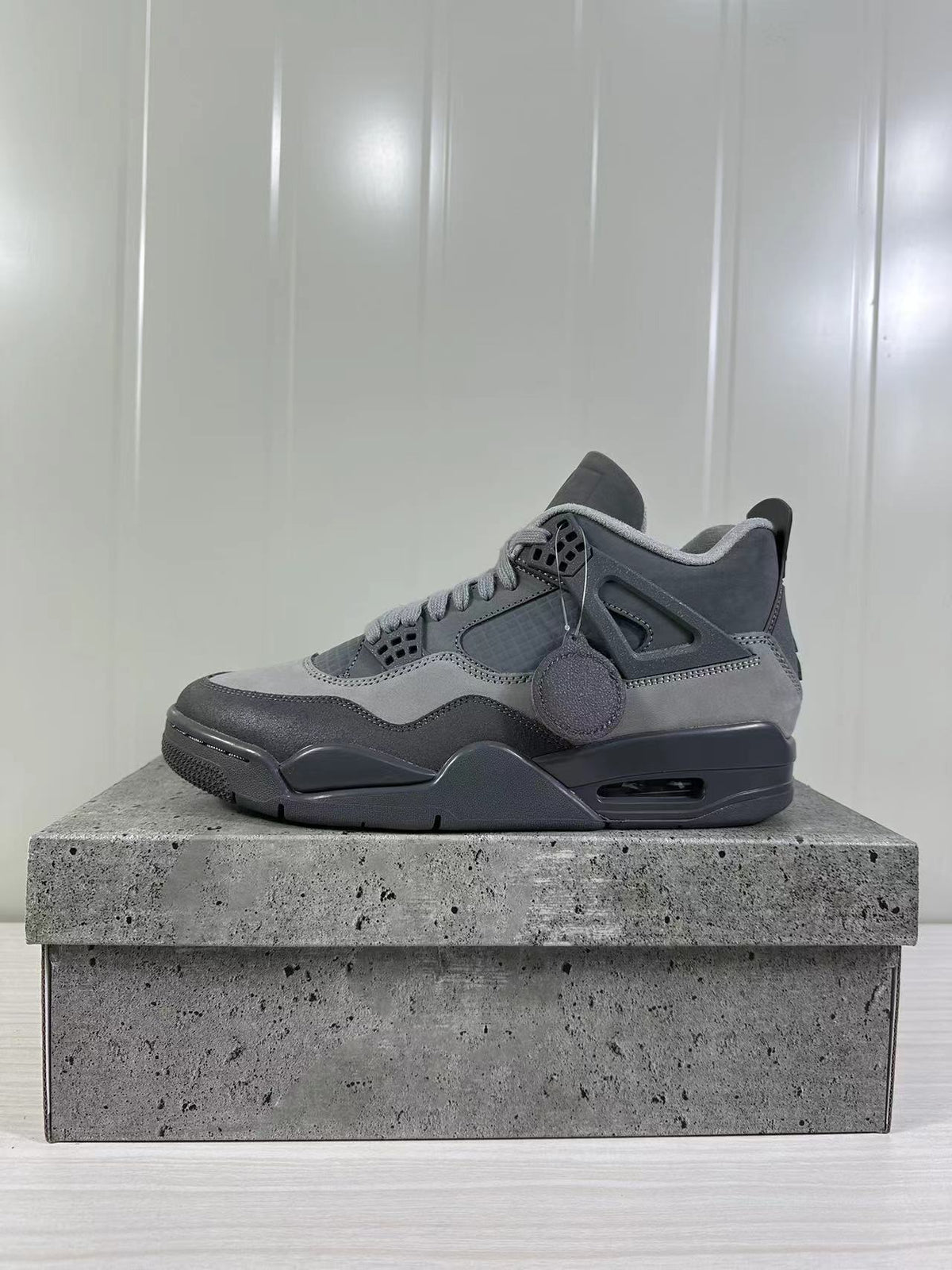 Air Jordan 4 Retro SE Paris Olympics Grey FQ7928-001 - product image from the listing.