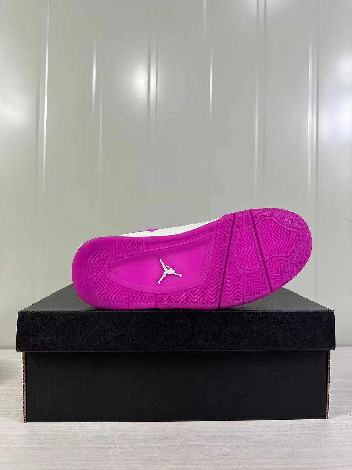 Air Jordan 4 Retro Hyper Violet Sneakers FQ1314-151 - product image from the listing.