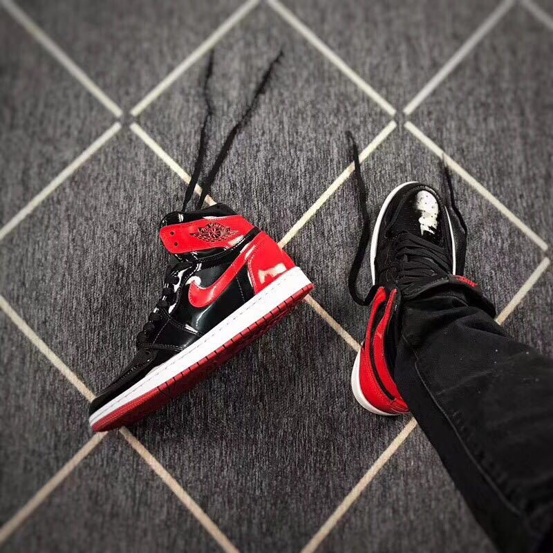 Black Red Mirror-Effect Sneakers - Jordan 1 High - product image from the listing.