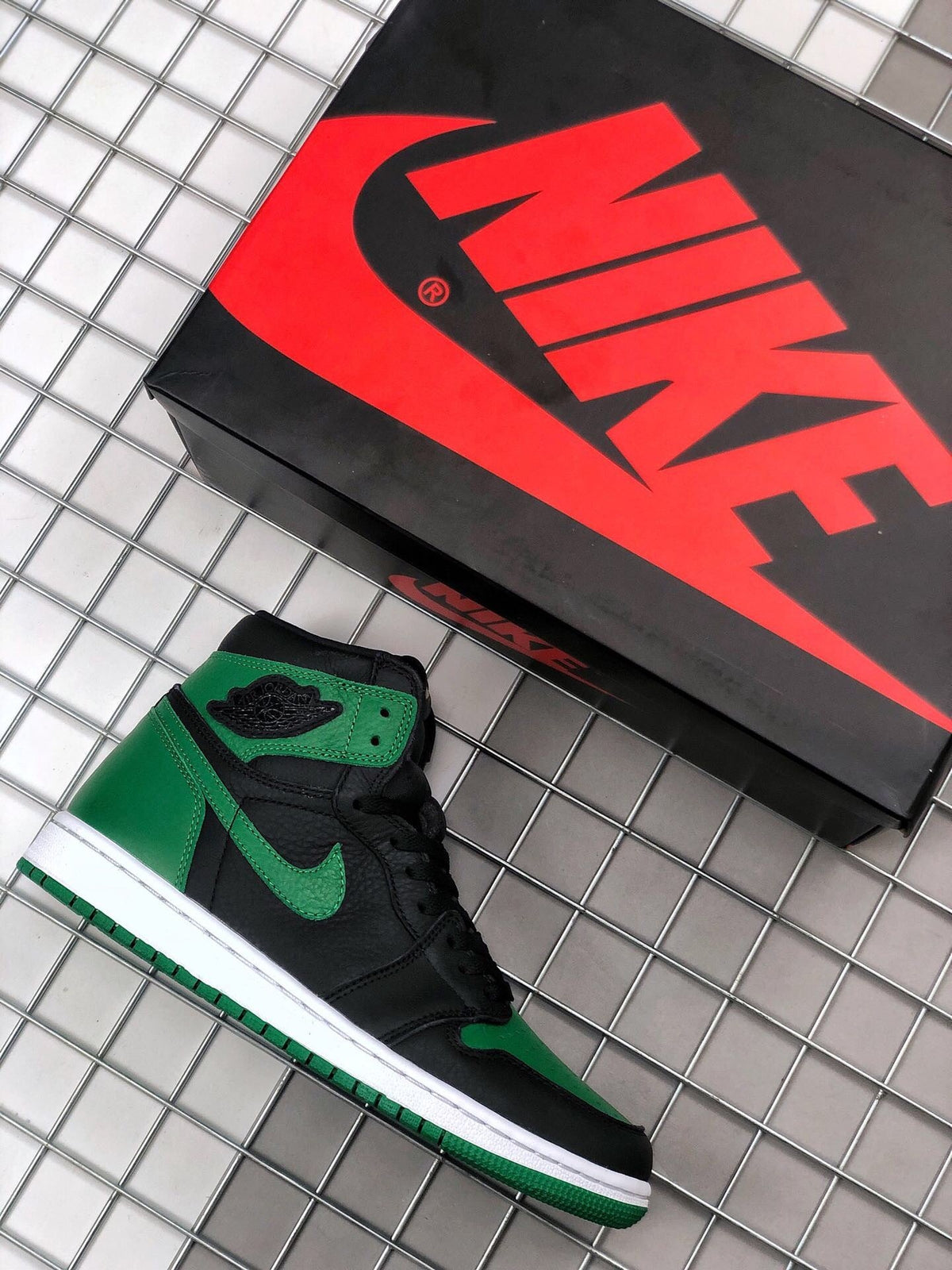 Air Jordan 1 High Pine Sneakers in Green Black 555088-030 - product image from the listing.