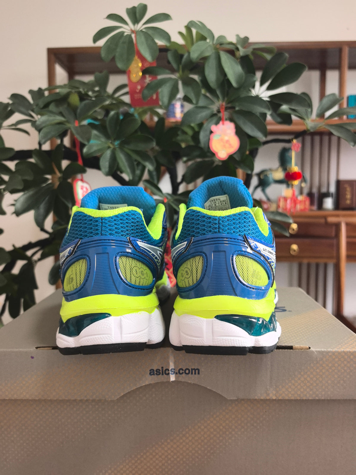 ASICS GEL-NIMBUS 16 Sneakers, Blue and Neon in Yellow - product image from the listing.