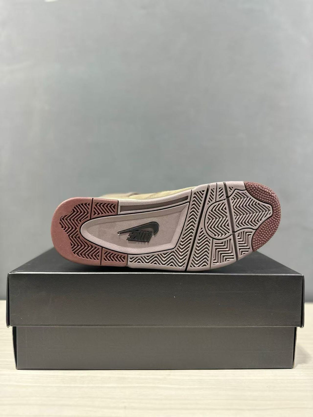 Air Jordan 4 Retro SP Dark Mocha Sneakers IF3102-200 - product image from the listing.