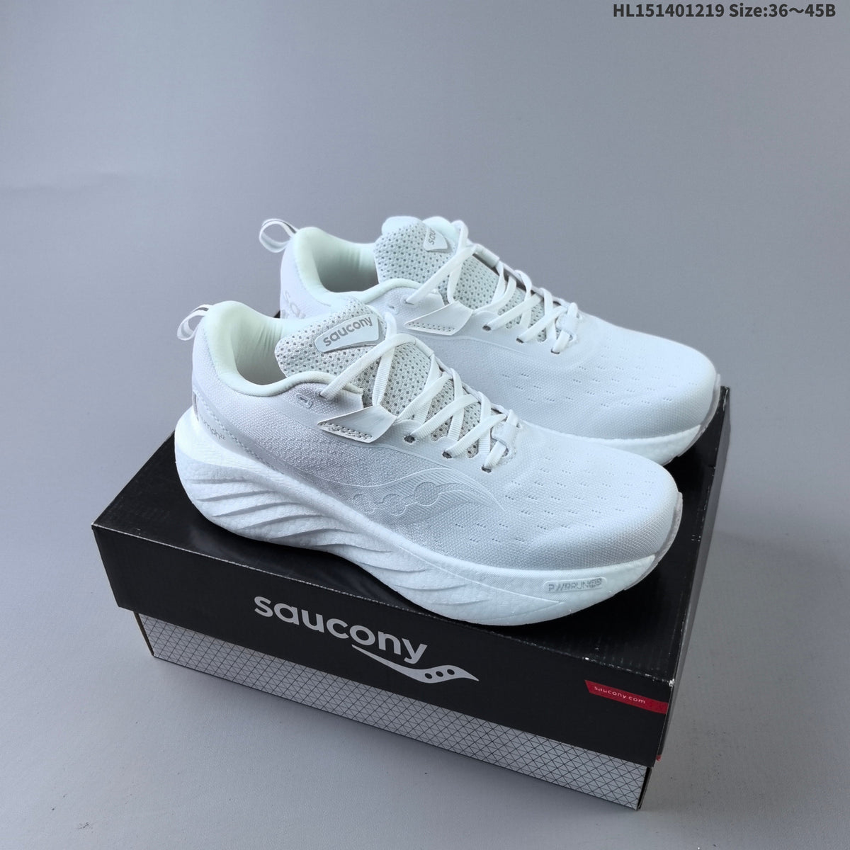 Saucony Triumph 22 Shoes for Running - product image from the listing.