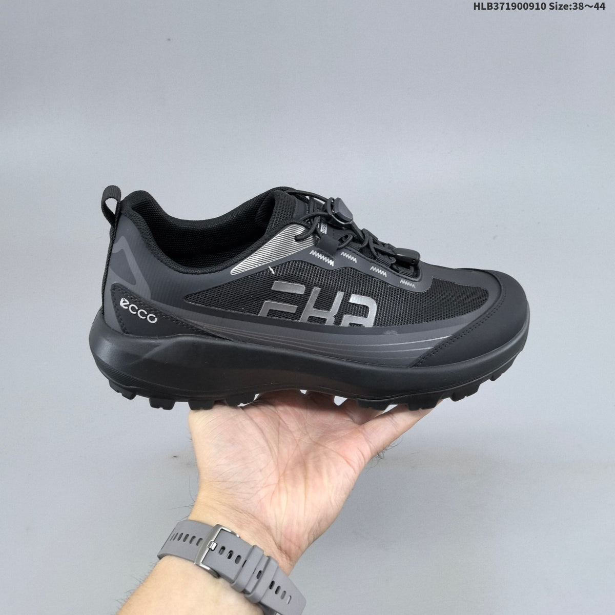 Men's ECCO Low-Top Outdoor Sneakers, Black or Off-White - product image from the listing.