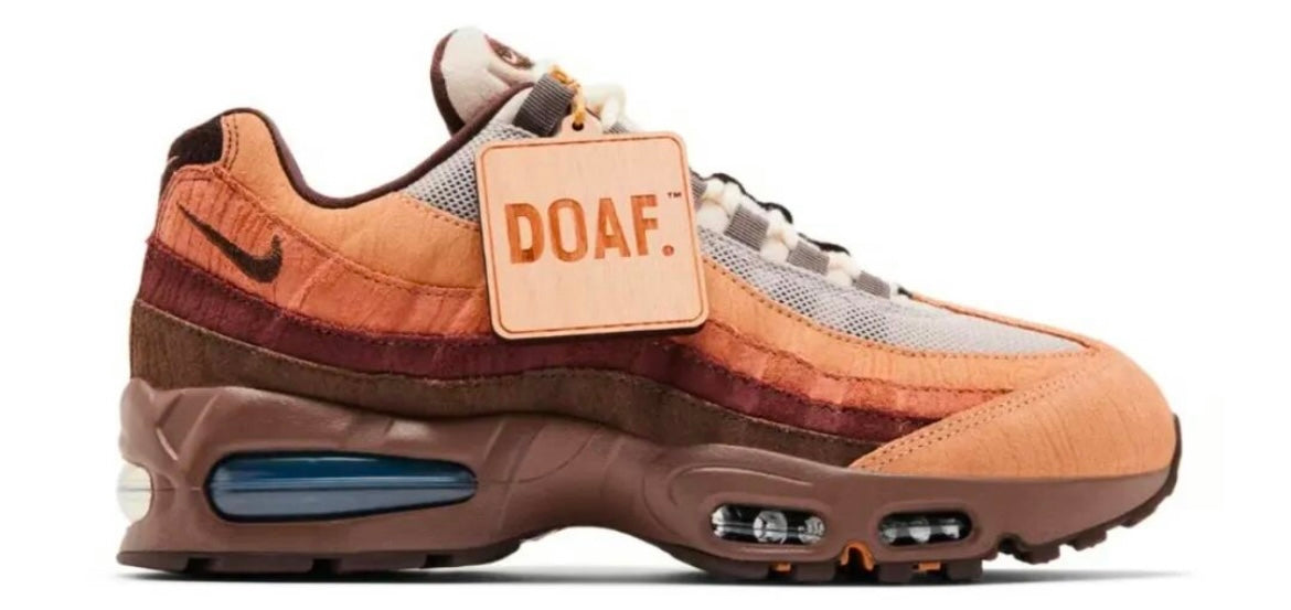 Big Bubble Oregon Ducks Lumber Yard - Nike Air Max 95 IQ3988-001 - product image from the listing.