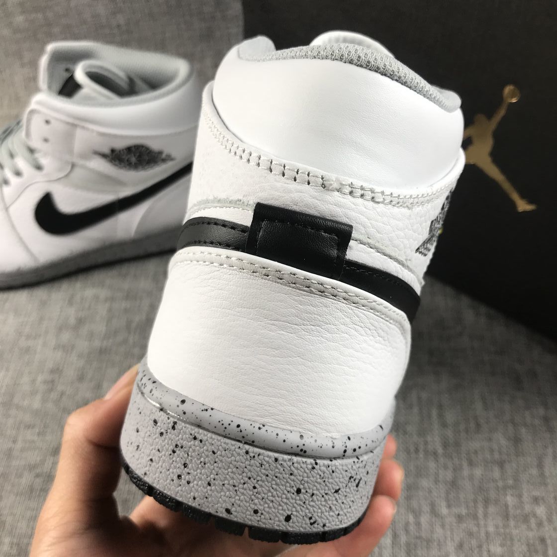 White Grey Dot Sneakers - Air Jordan 1 Retro High OG - product image from the listing.