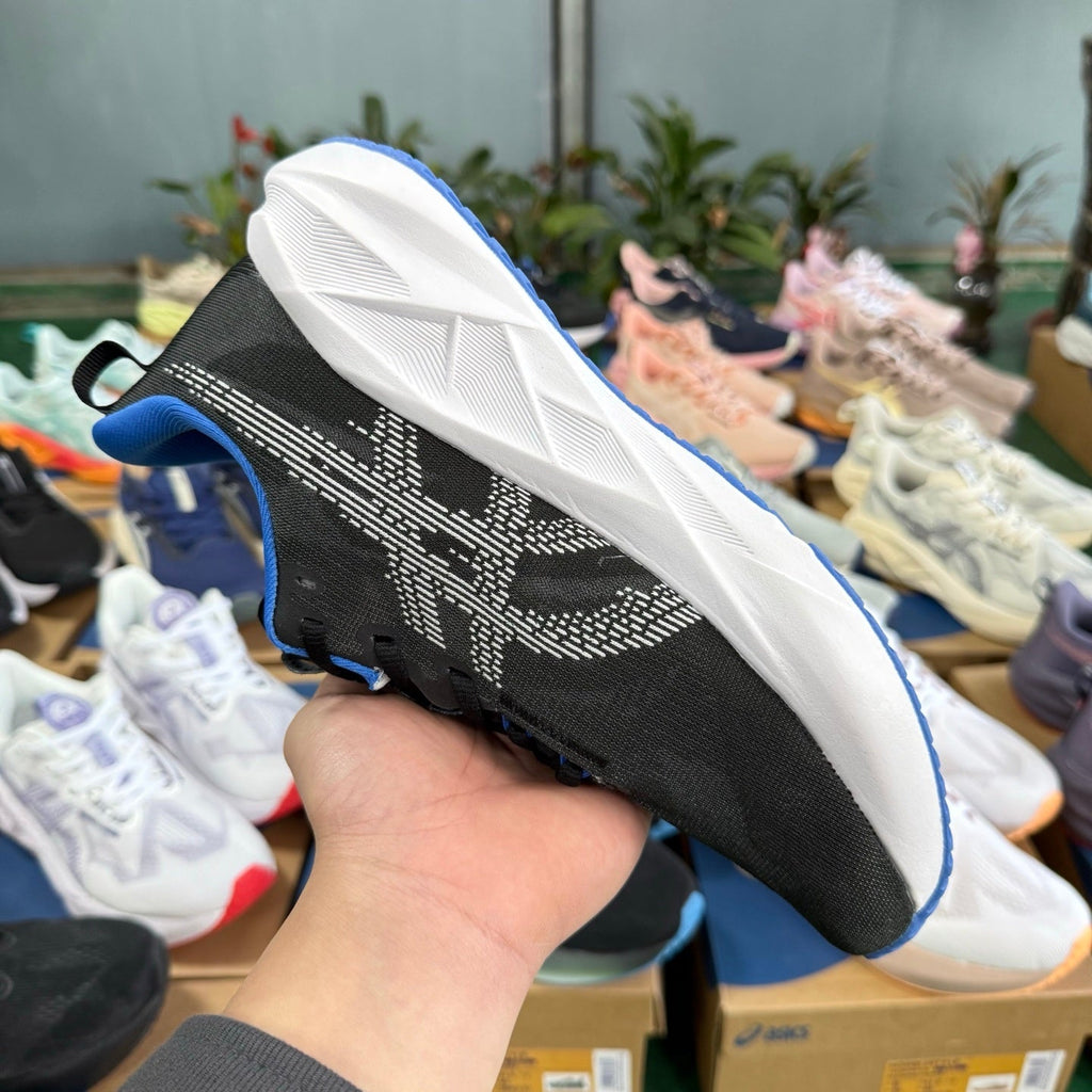 ASICS Novablast 5 LE Running Shoes in Black Blue - product image from the listing.