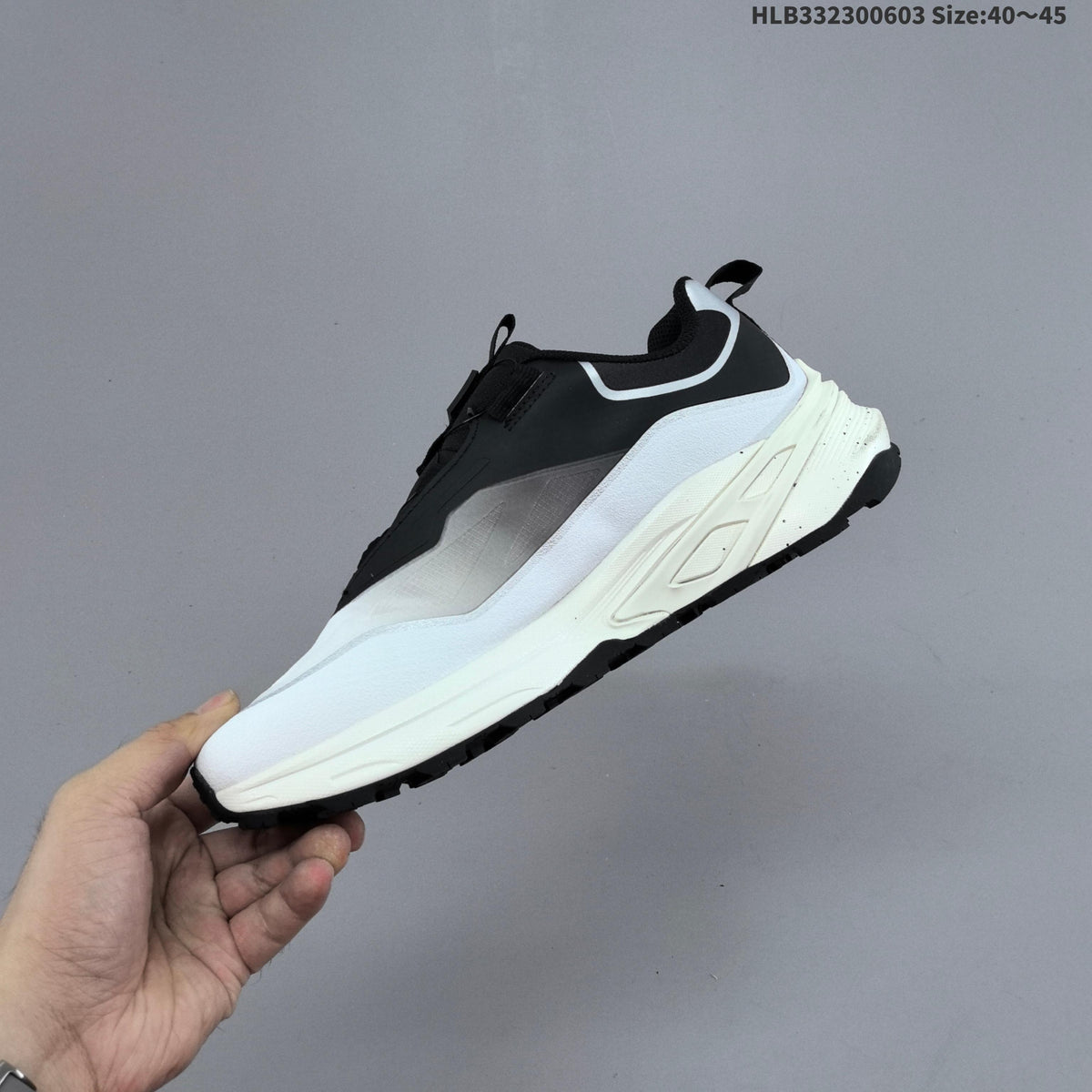DESCENTE LAVITATE 3.0 WIRE GTX Low-Cut Sneakers - product image from the listing.