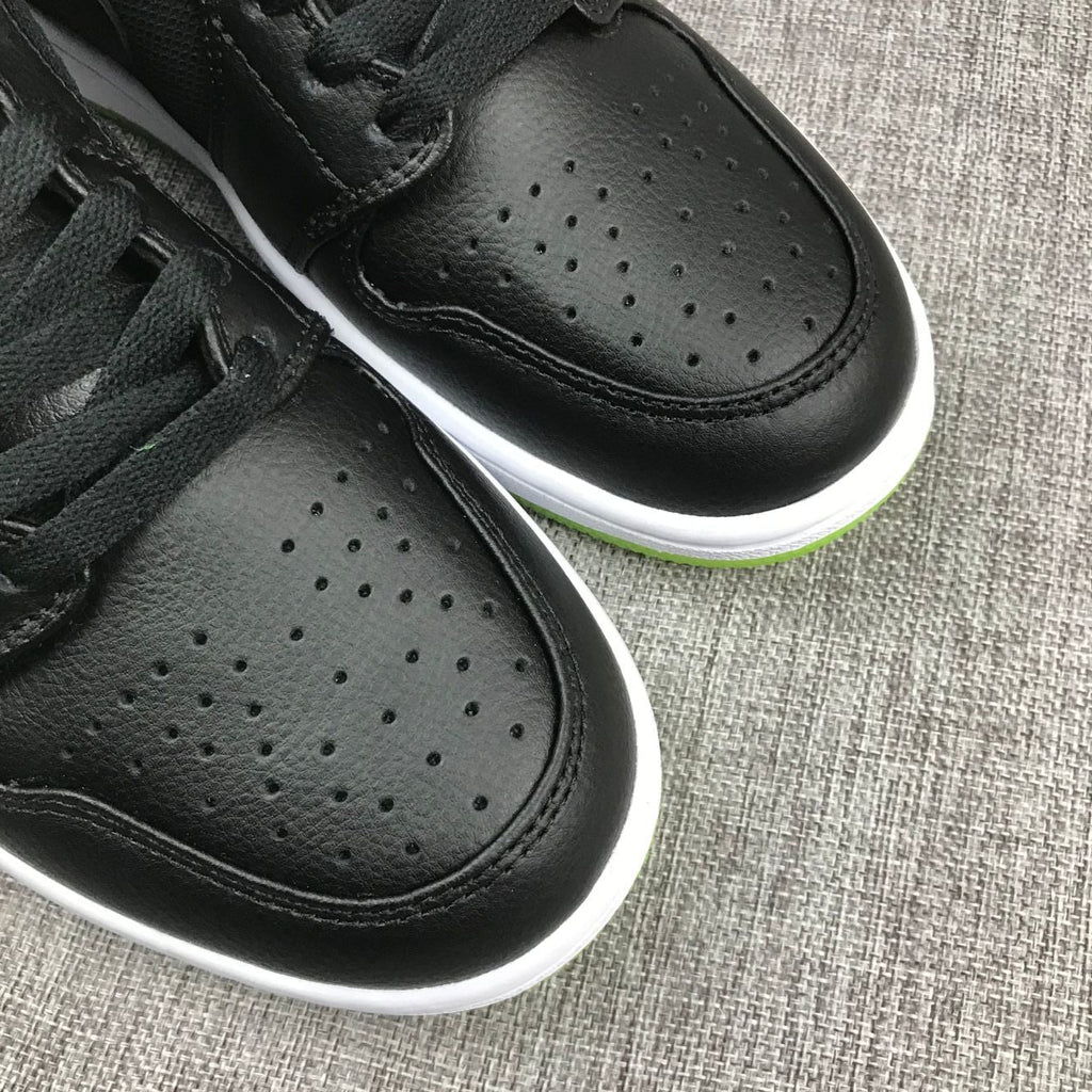Strap Black and Fluorescent Green Sneaker - Jordan 1 High 364770-007 - product image from the listing.