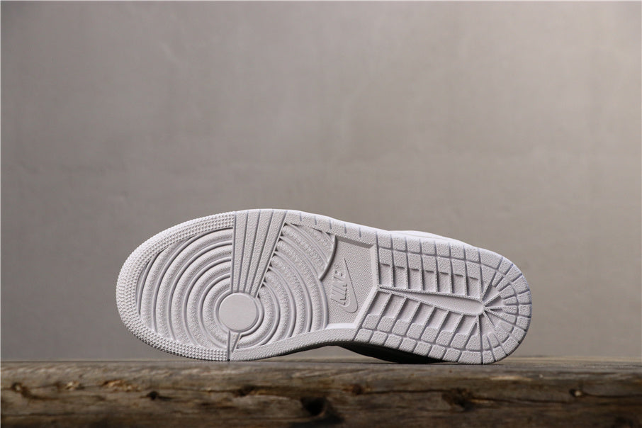 Jordan 1 Low Basketball Sneakers in White 553560-101 - product image from the listing.