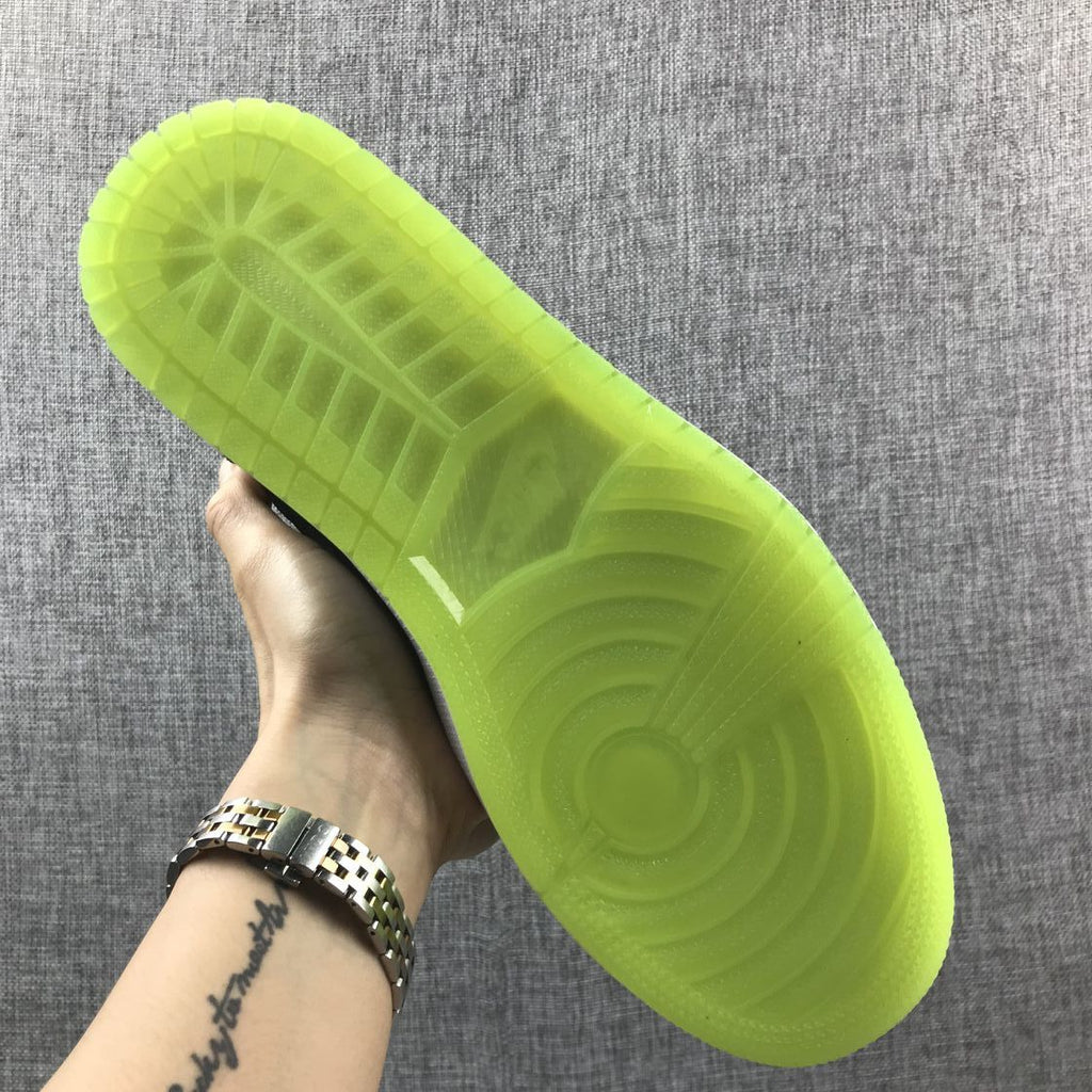 Strap Black and Fluorescent Green Sneaker - Jordan 1 High 364770-007 - product image from the listing.