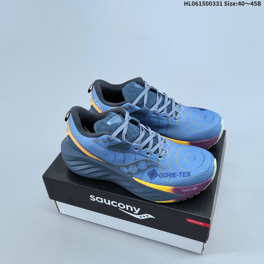 Saucony Triumph 22 GORE-TEX Shoes for Running - product image from the listing.