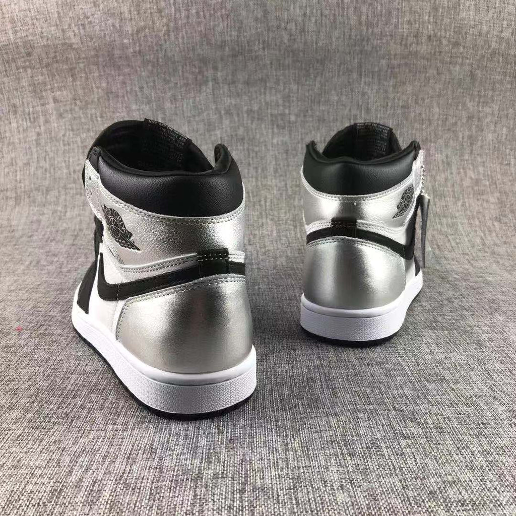 Air Jordan 1 Silver Toe High-Top Sneakers CD0461-001 - product image from the listing.