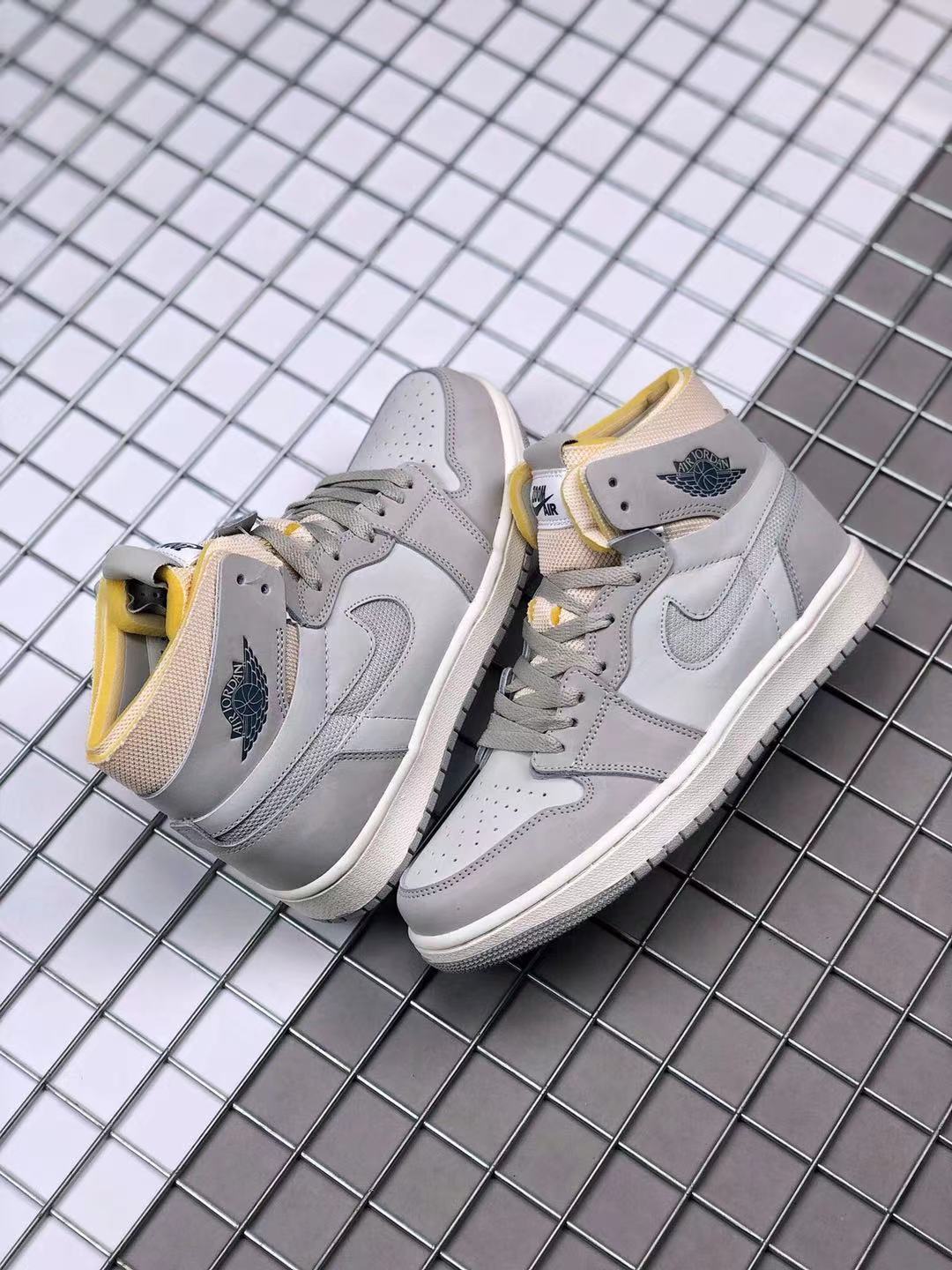 Air Jordan 1 Zoom Comfort London Sneakers Grey DH4268-001 - product image from the listing.