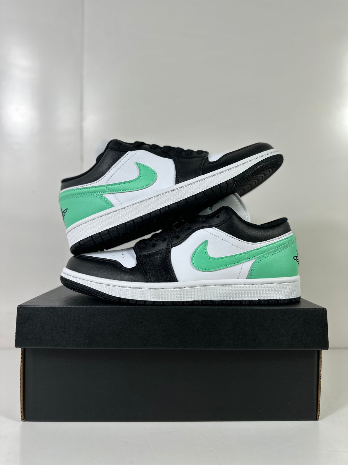 Air Jordan 1 Low White Green Black Sneakers 553558-131 - product image from the listing.
