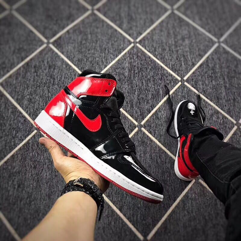 Black Red Mirror-Effect Sneakers - Jordan 1 High - product image from the listing.